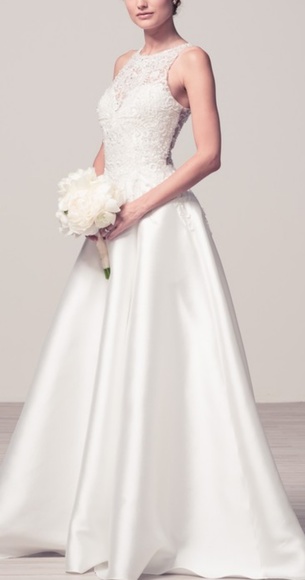 New off white  wedding gown.  Bridal dress - Picture 1 of 6